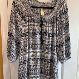 Faded Glory Black and White Patterned Blouse